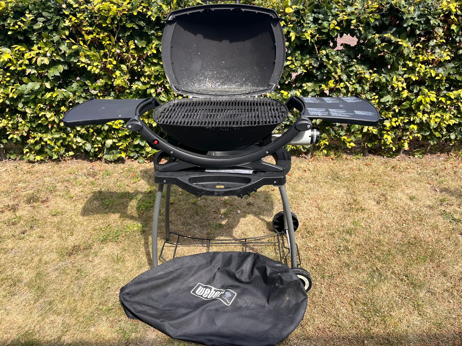 Weber gas Bbq verrijdbare onderstel en buiten hoes, Ophalen, Gebruikt