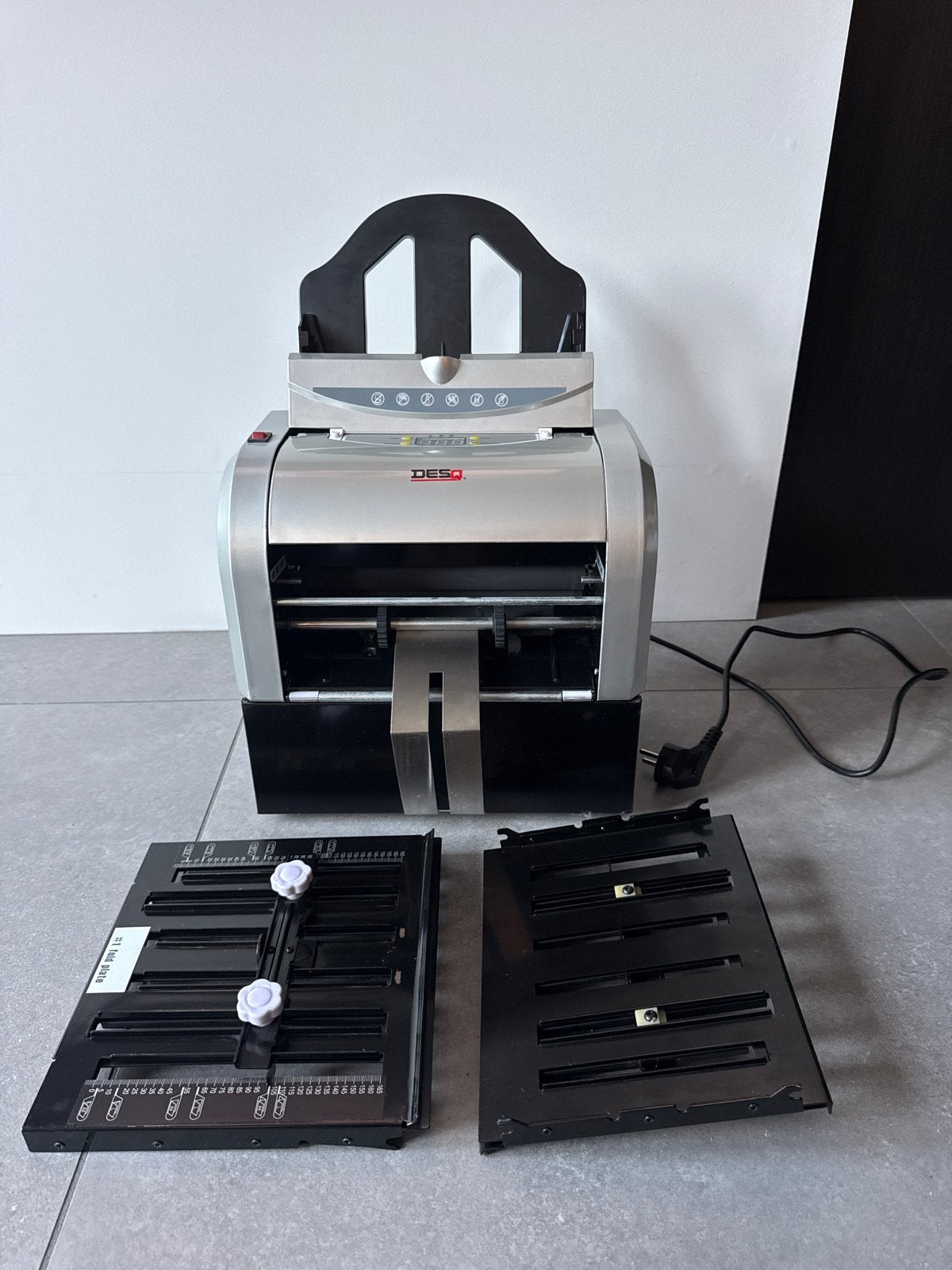 DESQ Vouwmachine 10550 A4 zgan zeer kort gebruikt, Ophalen of Verzenden, Gebruikt