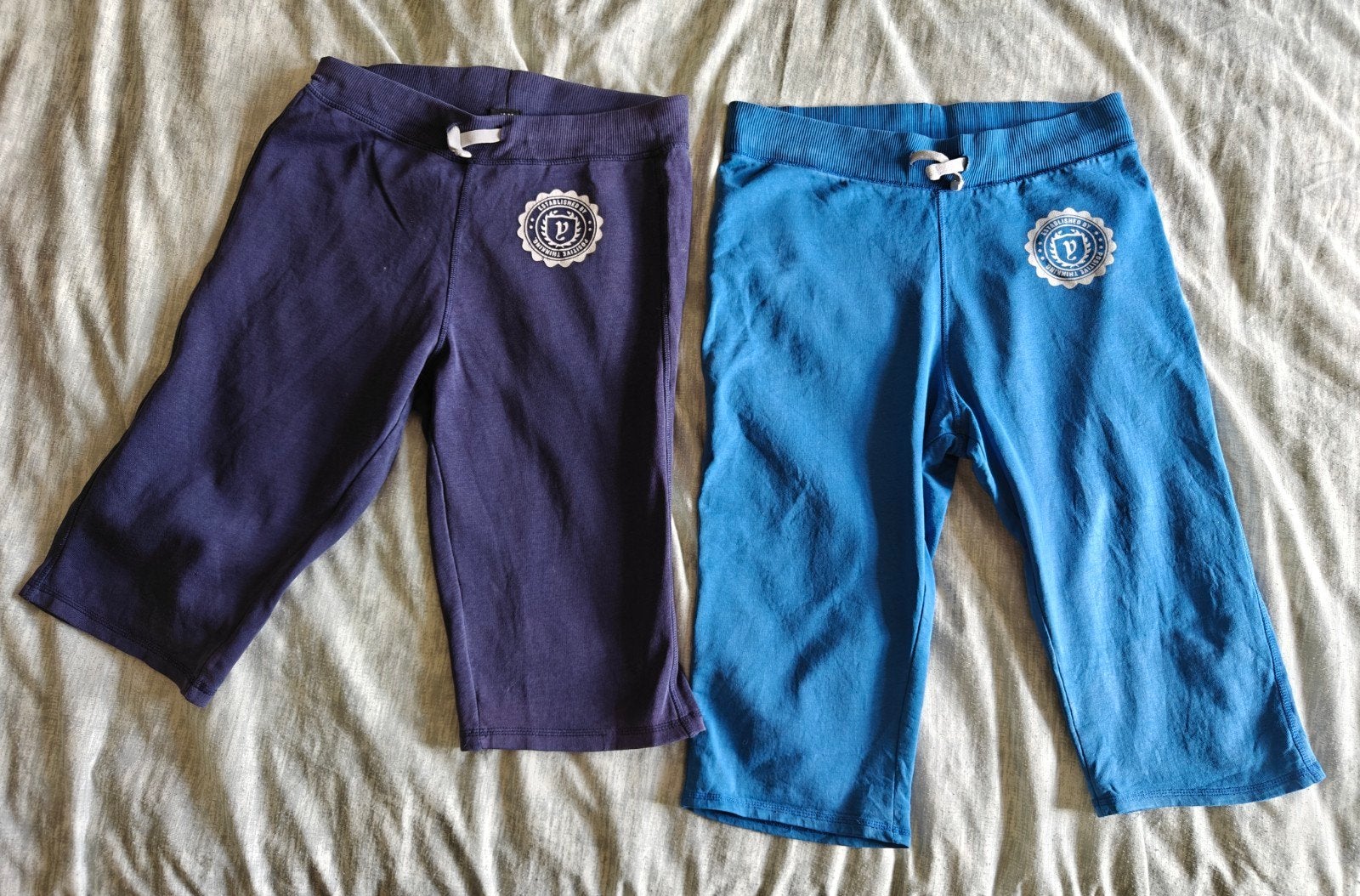 2 Kinder lange shorts unisex Navy & blauw Maat 158/164, Kinderen en Baby's, Kinderkleding | Maat 158, Broek, Gebruikt, Jongen of Meisje