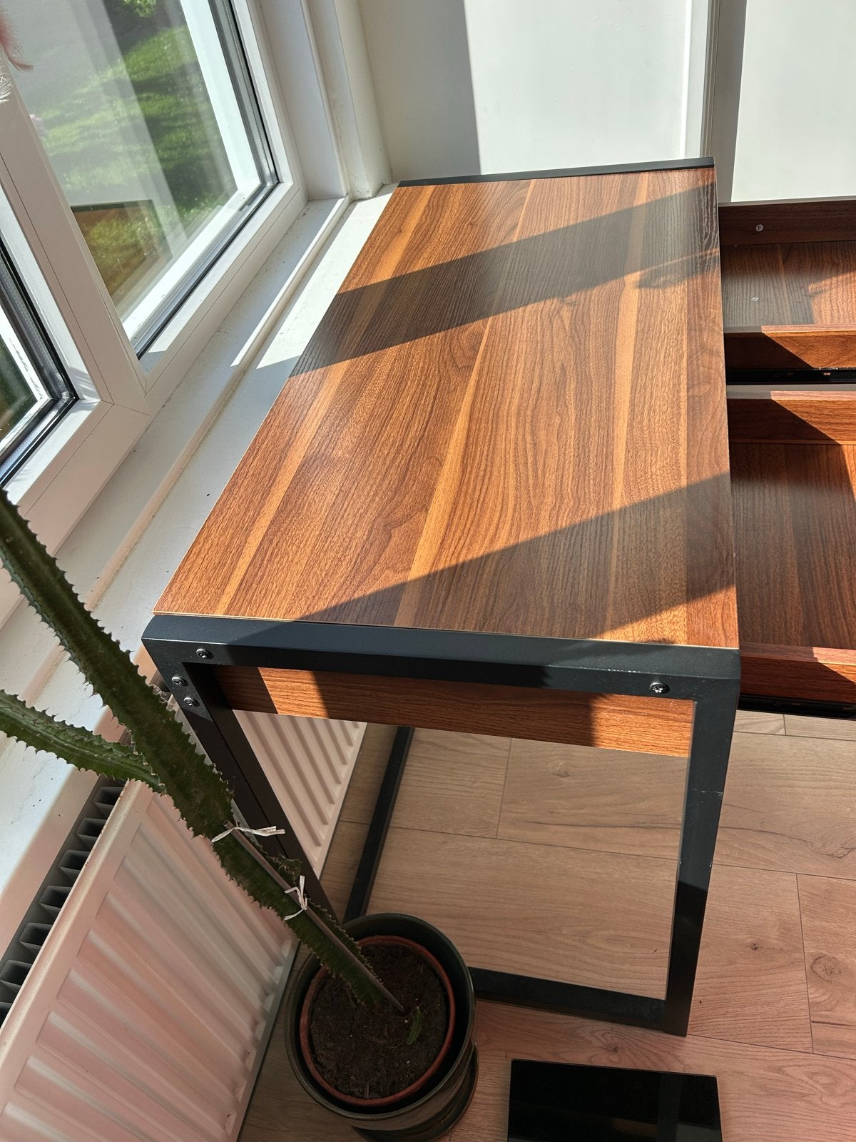Modern bureau met lades - Zo goed als nieuw, Huis en Inrichting, Bureaus, Ophalen, Bruin, Zo goed als nieuw, Modern