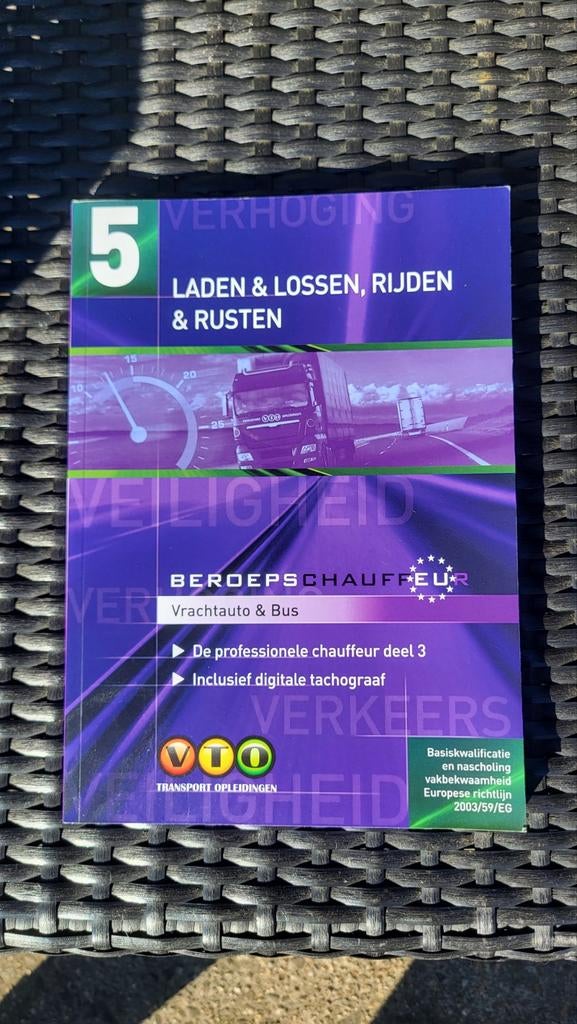 VTO Vakbekwaamheid Module 5: Laden & Lossen, Rijden & Rusten, Ophalen of Verzenden, Zo goed als nieuw, MBO, VTO Opleidingen