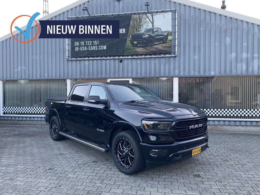 Dodge Ram 1500 5.7 V8 4x4 Laramie Gr-scherm N.A.P., Auto's, Automaat, Gebruikt, 5654 cc, 402 pk