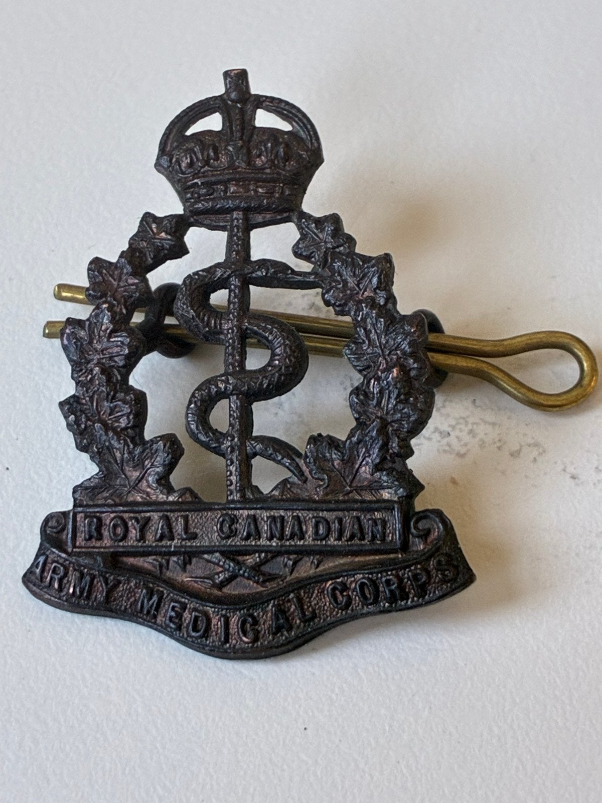 Royal Canadian Army Medical Corps Embleem, Verzamelen, Verzenden, Landmacht, Amerika, Embleem of Badge