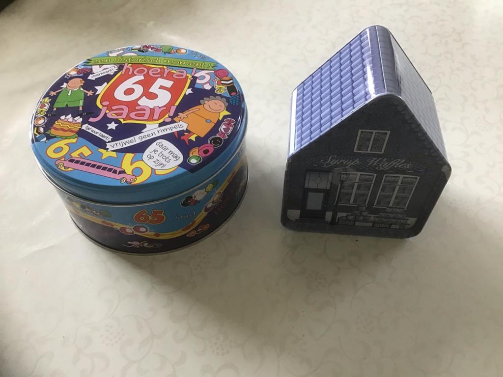 2 blikjes 65 jaar, Verzamelen, Blikken, Ophalen of Verzenden, Overige