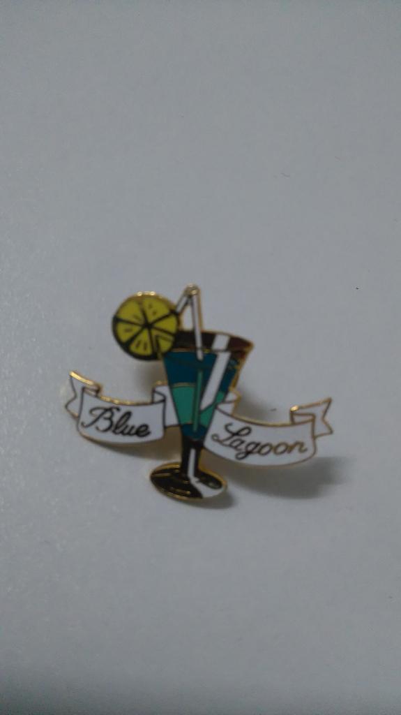 Blue Lagoon cocktail pin Demons & Merveilles, Ophalen of Verzenden, Zo goed als nieuw