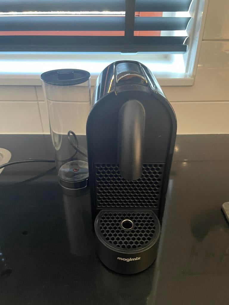 Nespresso Magimix Inissia Koffiezetapparaat Zwart, Witgoed en Apparatuur, Koffiezetapparaten, Espresso apparaat, Ophalen of Verzenden