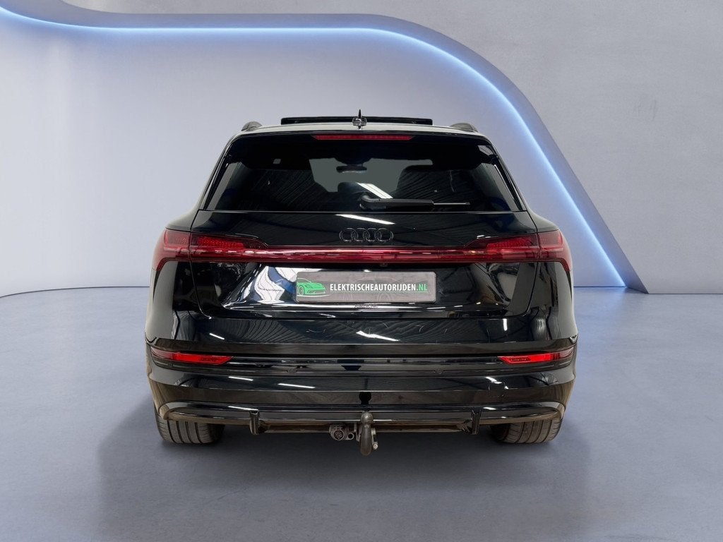 Audi E-tron 55 quattro S edition 95 kWh|PANO|SFEER|B&O|, Auto's, Automaat, 131 €/maand, Zwart, 95 kWh