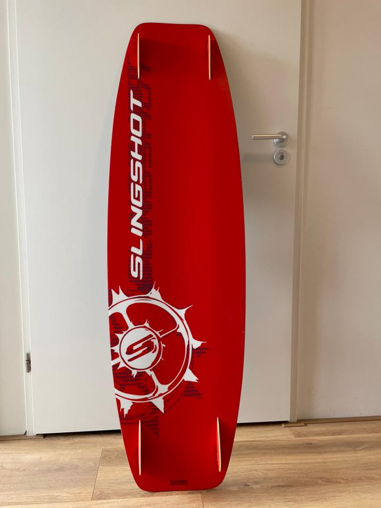 Slingshot SX147 Kiteboard - Zo goed als nieuw, Watersport en Boten, Kitesurfen, Zo goed als nieuw, 4 m² of minder, Twintip, Ophalen of Verzenden