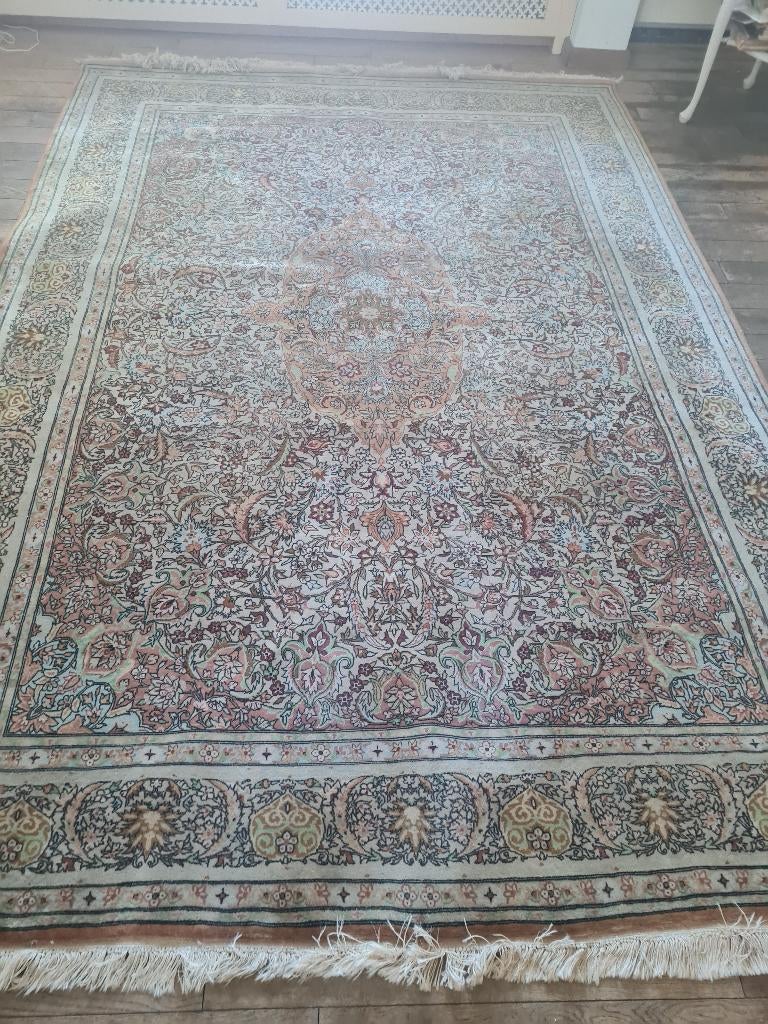 Zeer oud hand geknoopt wollen vloerkleed 2.1 x 3.10 m