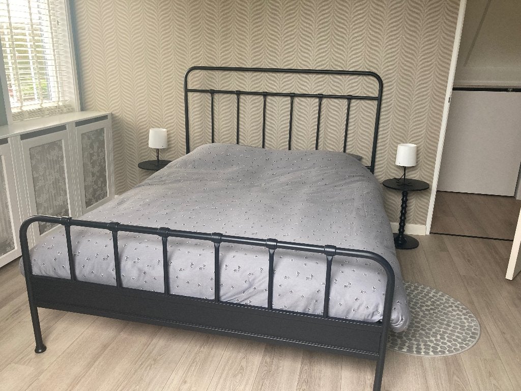 Ikea bed Stjarno 160 breed incl lattenbodems, Zwart, Tweepersoons, Ophalen of Verzenden, Zo goed als nieuw