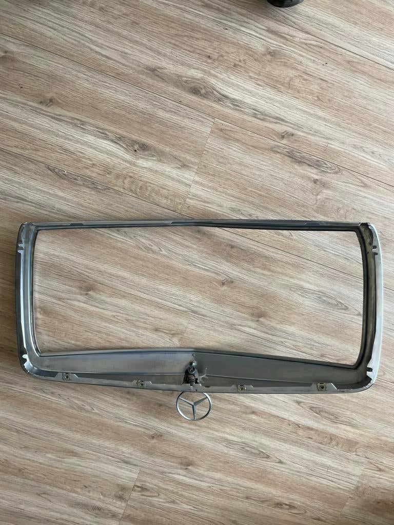 Mercedes-Benz grill huis met ster.  W123, Ophalen, Gebruikt, Voor, Mercedes-Benz