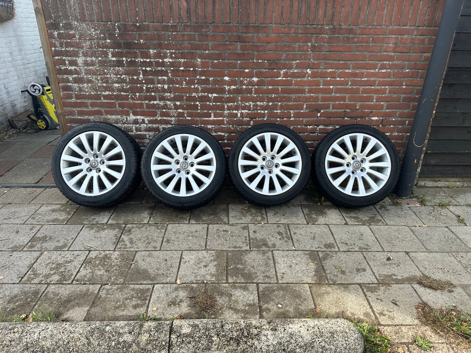 Set Winterbanden op 17 inch velgen, Ophalen, Banden en Velgen, 17 inch, Winterbanden