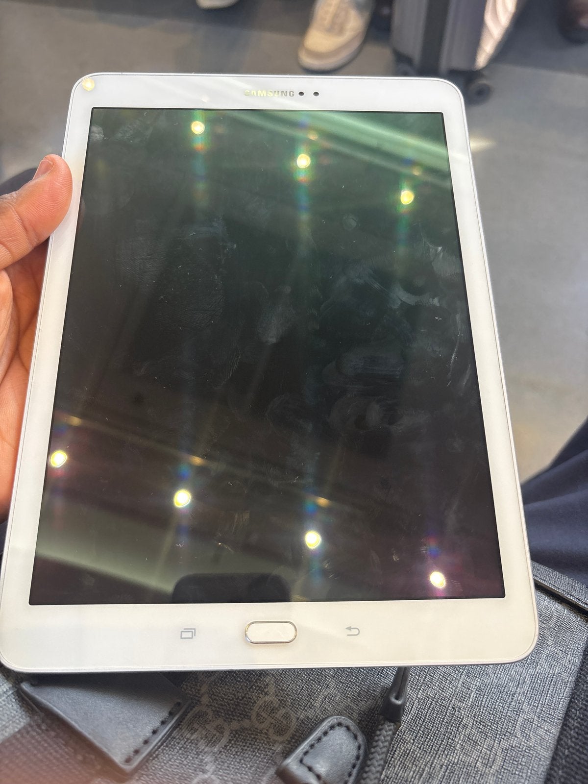 Foto 2 van Samsung Galaxy Tab 3 10.1 - Wit