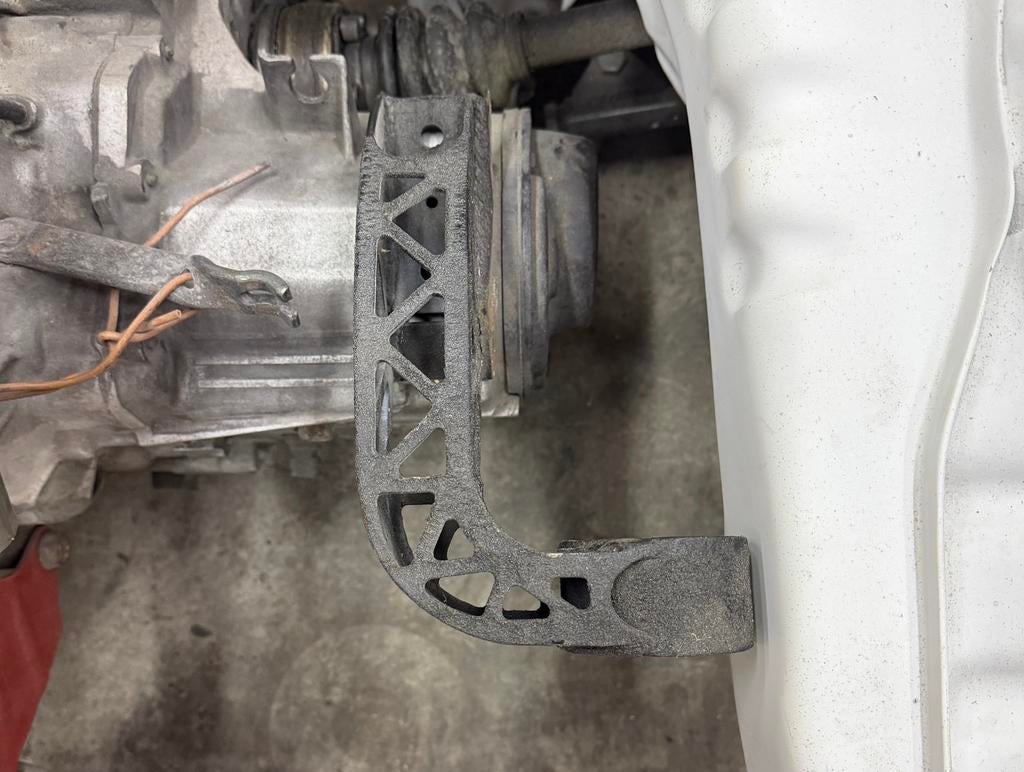 Golf 1 versnellingsbak steun smallblock 085, Auto-onderdelen, Transmissie en Toebehoren, Ophalen of Verzenden, Gebruikt, Volkswagen