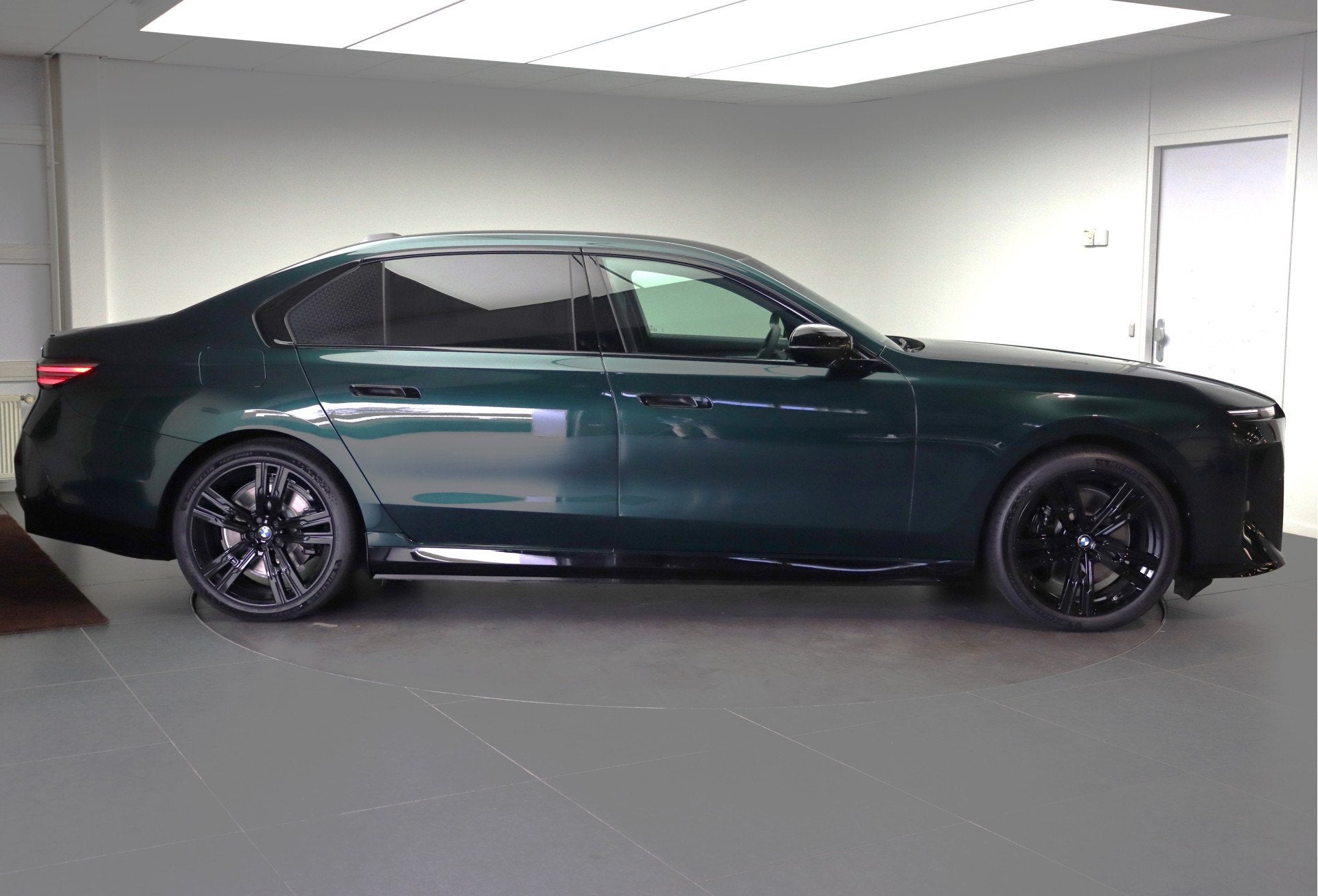 BMW i7 xDrive60 M Sport / Panoramadak Sky Lounge / Trekhaak, Auto's, Dealer onderhouden, 2670 kg, Adaptive Cruise Control, Vierwielaandrijving