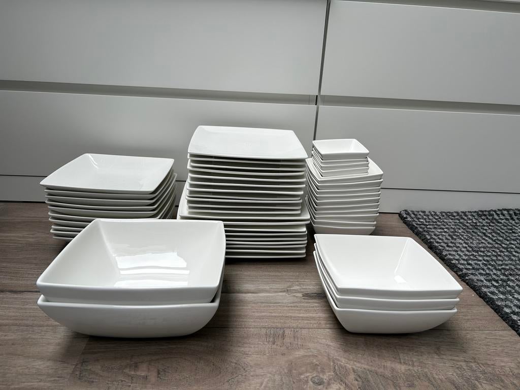 Servies Yong Squito, Huis en Inrichting, Keuken | Servies, Ophalen, Gebruikt, Bord(en), Overige stijlen