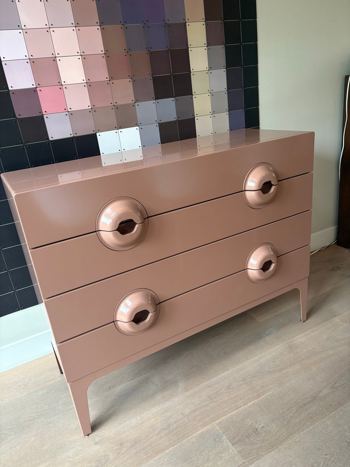 Gloednieuwe WOOOD ladekast Merge - Oudroze, Ophalen, 100 tot 150 cm, Nieuw, 3 of 4 laden