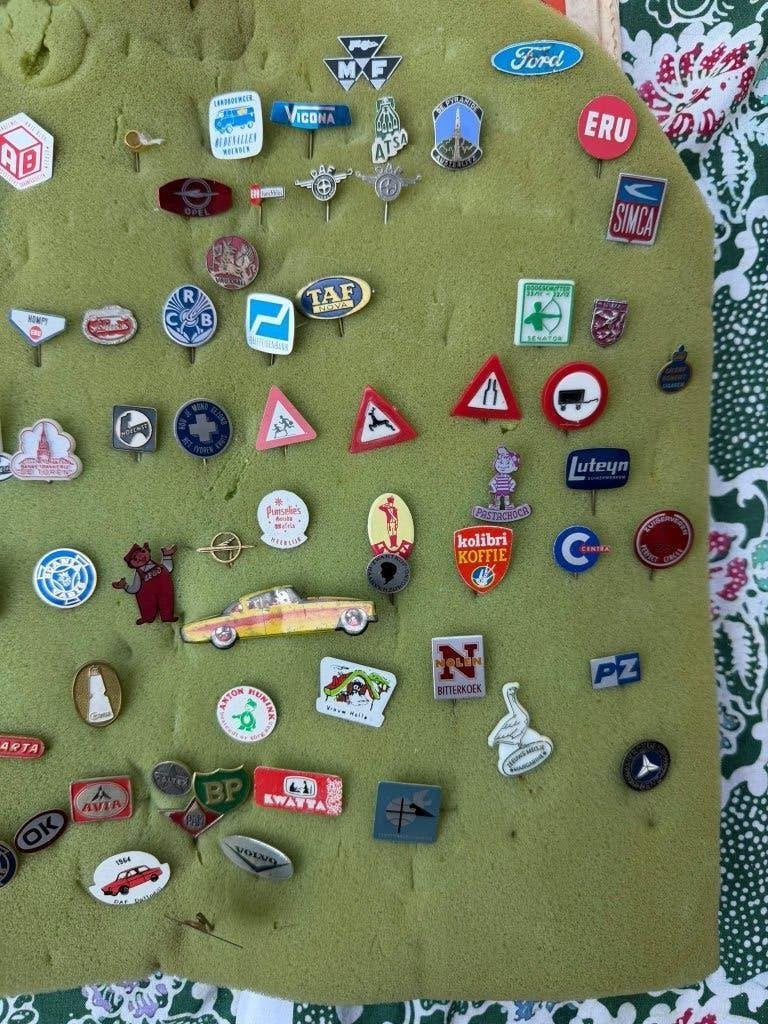 speldjes jaren 60, Verzamelen, Verzenden, Zo goed als nieuw, Overige onderwerpen, Speldje of Pin