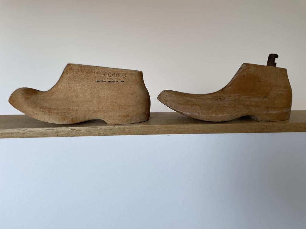 Antiek schoenleest als boekenstandaard of deurstop van hout, Ophalen