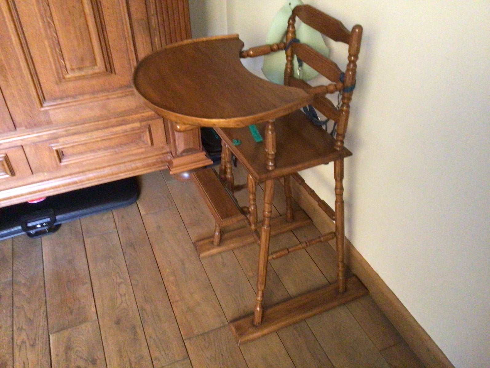 Mooie kindestoel met vaste tafel, Ophalen, Zo goed als nieuw, Hout