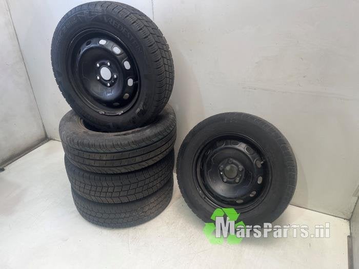 Velgen set + winterbanden van een Renault Trafic, Gebruikt, -, -, Ophalen of Verzenden