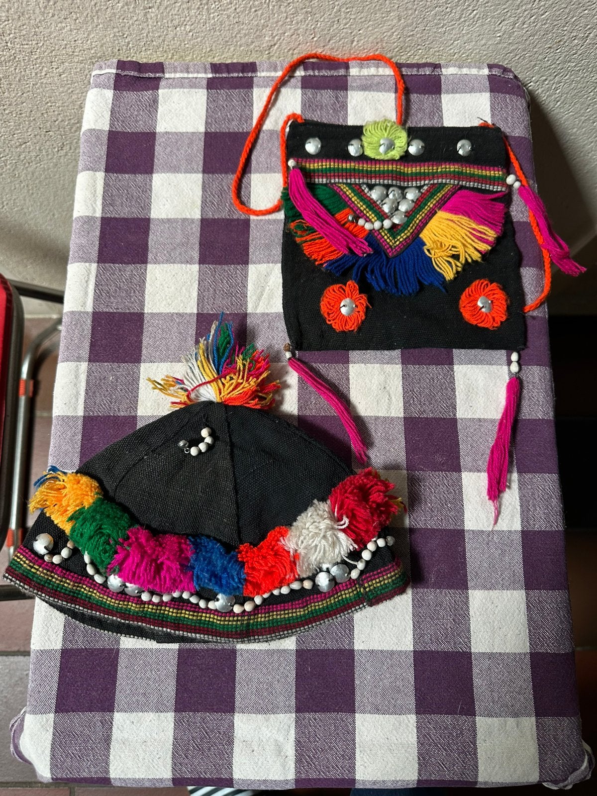 Tasje en hoedje van de Hmong bergstam uit Thailand, Ophalen of Verzenden, Gebruikt, Overige typen