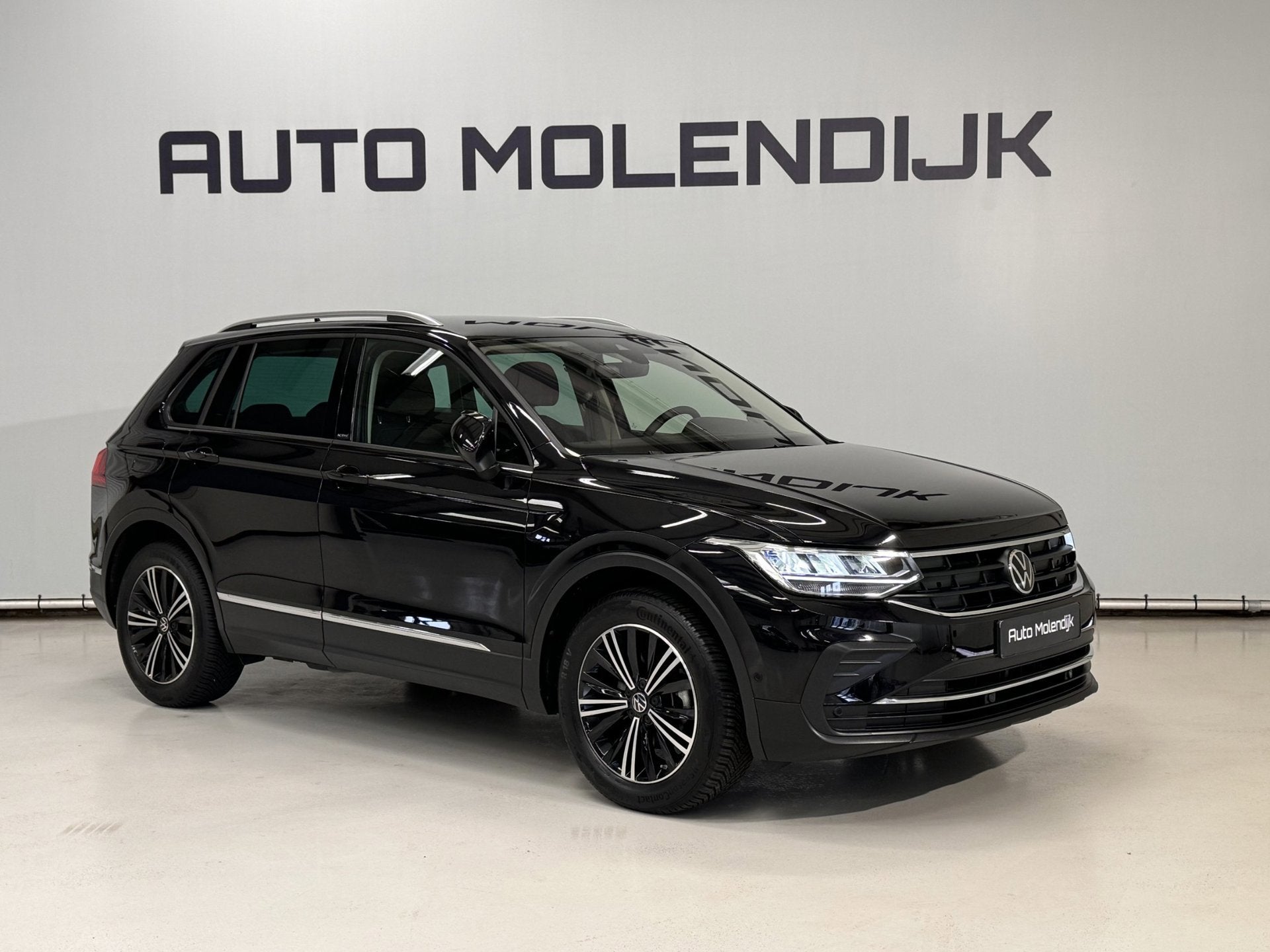 Volkswagen Tiguan 1.5 TSI Navi / Led / Camera / Trekhaak / S, Auto's, Voorwielaandrijving, Dealer onderhouden, Stof, Zwart