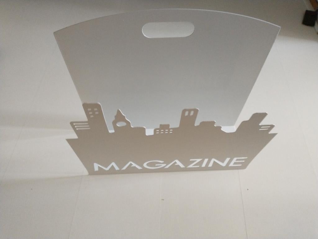 TIJDSCHRIFTEN HOUDER   Modern Wit Design, Ophalen, Zo goed als nieuw
