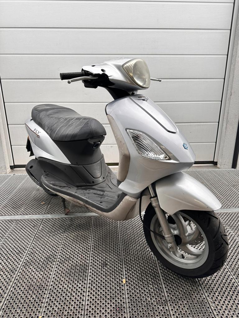Piaggio Fly 125cc 4T (skr zip tph runner 172cc 180cc), Fietsen en Brommers, Scooters | Overige merken, Zo goed als nieuw, Benzine