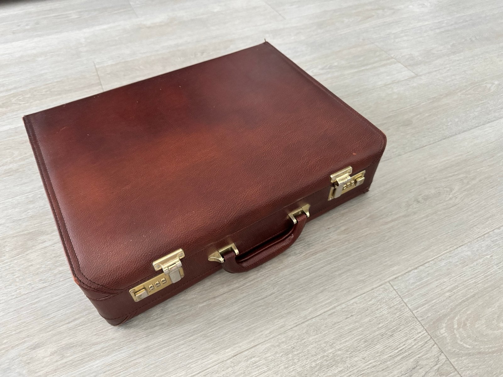 Attaché koffertje met cijferslot - Klassiek Bruin, Sieraden, Tassen en Uiterlijk, Koffers, Overige materialen, Gebruikt, Slot