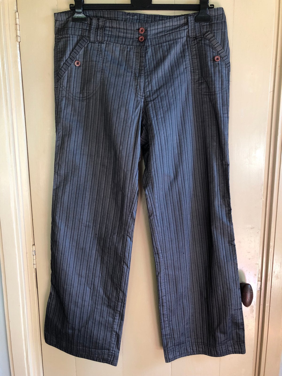Mooie grijze broek, zachtglanzende stof, als nw. ZAZA, 44., Maat 42/44 (L), Ophalen of Verzenden, Zo goed als nieuw, Grijs
