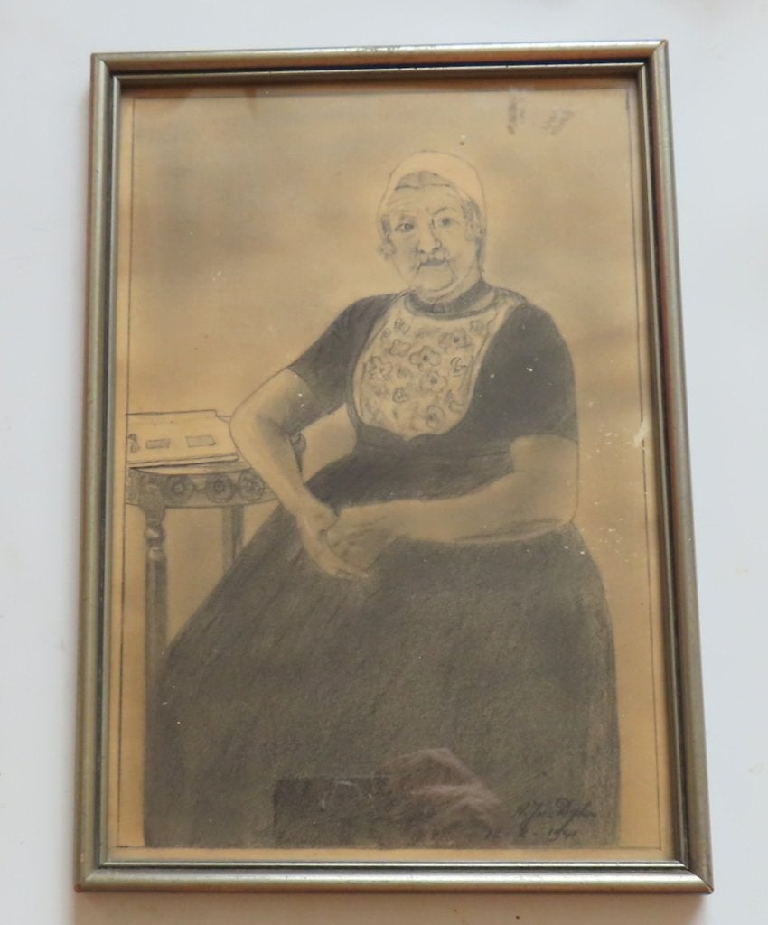 Uit inboedel: Potloodtekening 1941 zeeuwse in klederdracht, Verzenden, Tekening, Potloodtekening, Achter glas