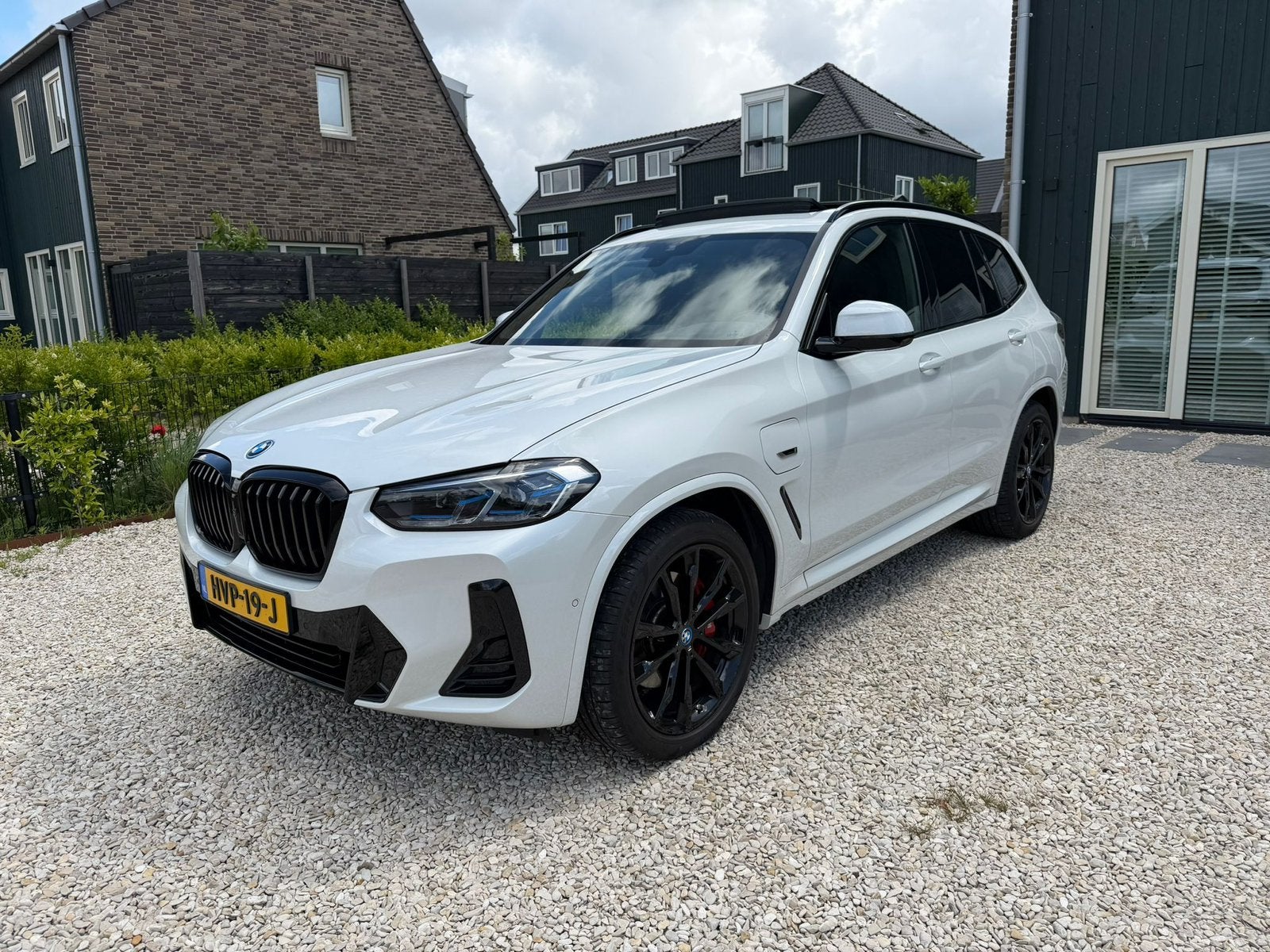 BMW X3 Xdrive30e 292pk M-Sport|Panorama|360|Laser|Hud, 1998 cc, 2000 kg, Wit, Vierwielaandrijving