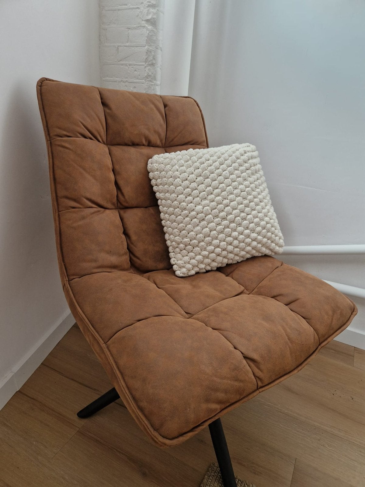 Twee bruine stoelen, Ophalen, Eenpersoons, 75 tot 100 cm, Zo goed als nieuw