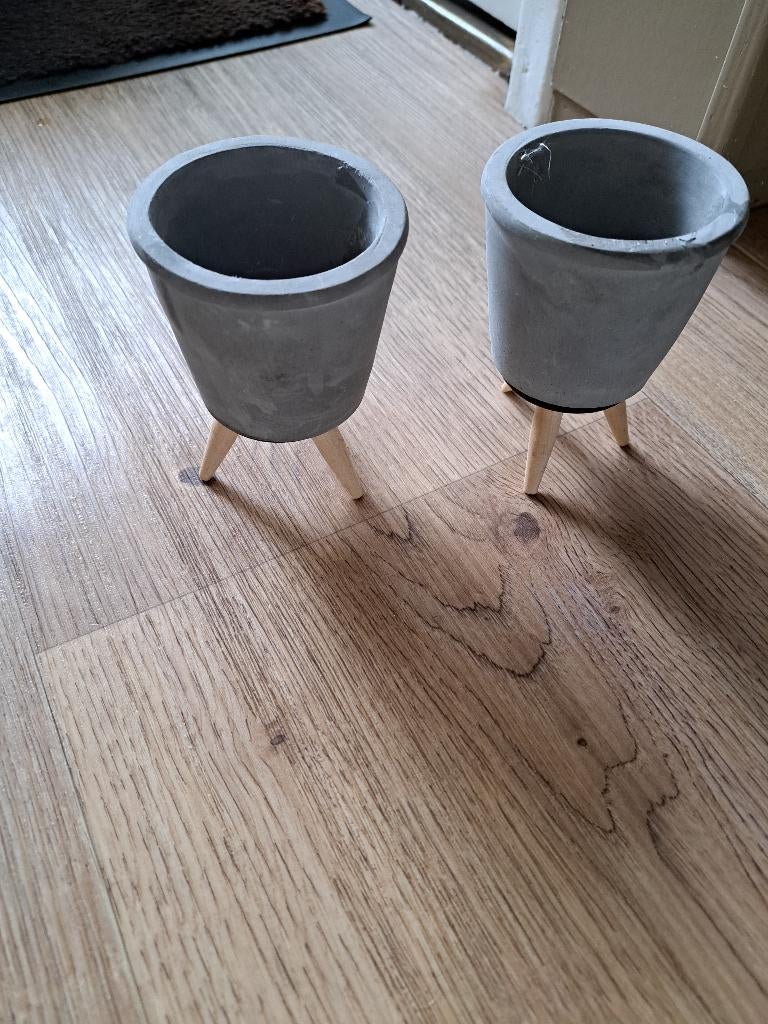 2 leuke mini bloempotjes, Tuin en Terras, Bloempotten, Rond, Ophalen of Verzenden, Aardewerk, Minder dan 40 cm