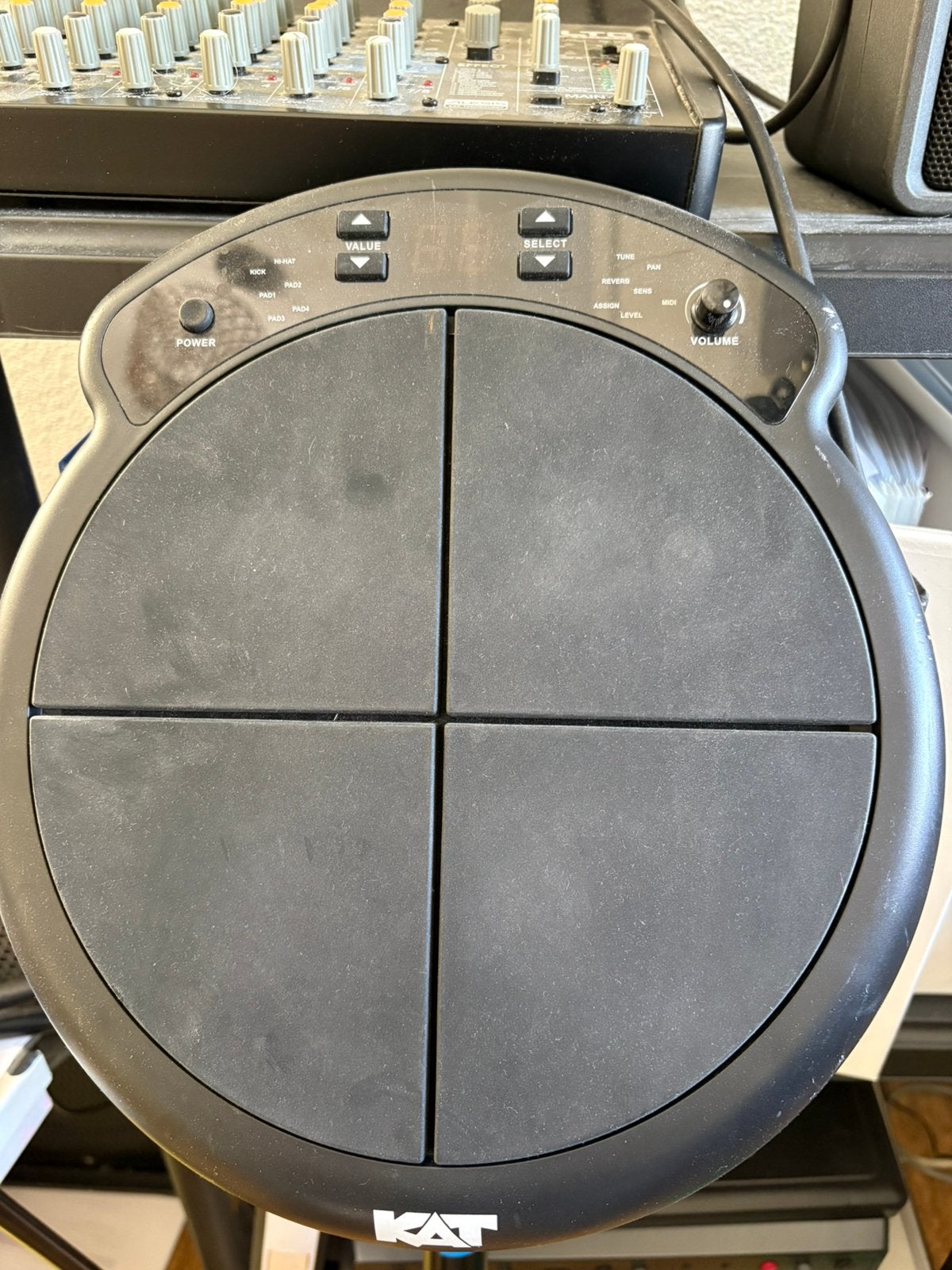 KAT percussie pad. Inclusief standaard, voeding en sticks., Ophalen of Verzenden, Zo goed als nieuw, Melodische percussie