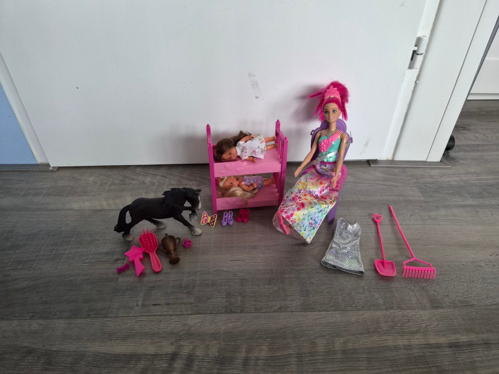 Barbie en babypoppen speelset met accessoires, Ophalen of Verzenden, Gebruikt, Barbie