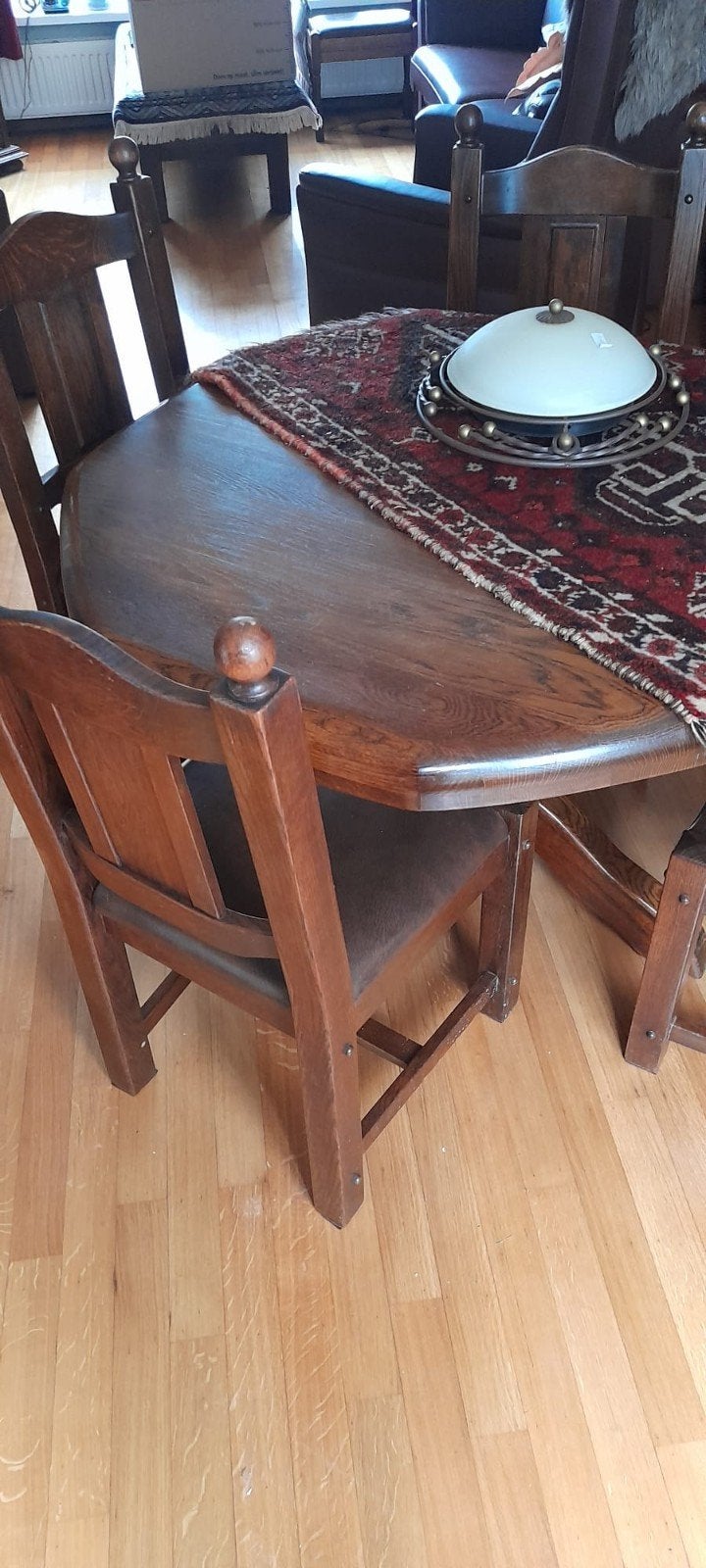 Antieke 6-hoekige eiken tafel en TV-kast met draaiplateau