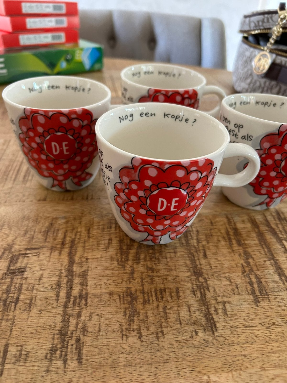 4 mokken douwe egberts blond Amsterdam, Landelijk/Boerenbont, Nieuw, Ophalen of Verzenden, Kop(pen) en/of Schotel(s)