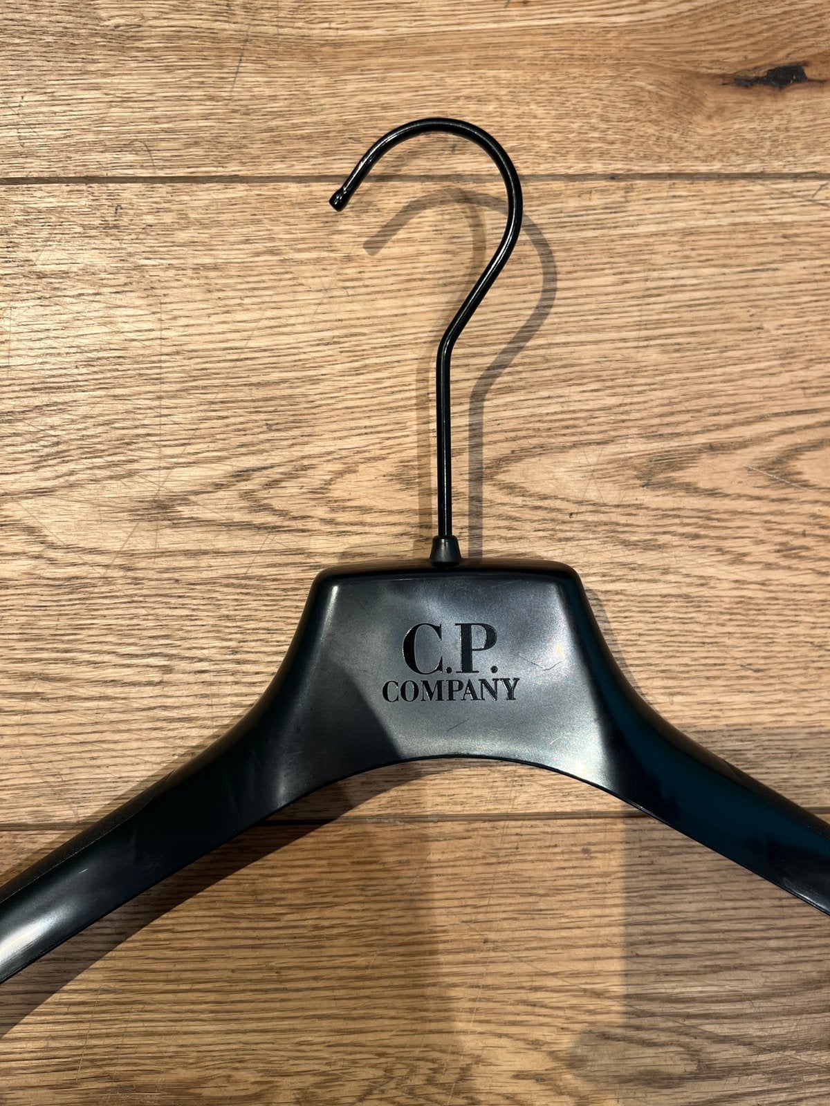 C.P. Company kledinghangers (20x), Kleding | Dames, Kledinghangers, Ophalen, Zo goed als nieuw, Kunststof