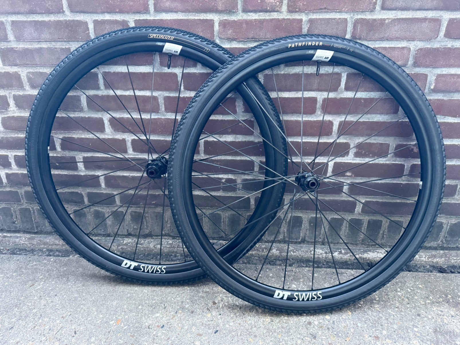 DT Swiss C 1800 SPLINE db 23 Wheelset with tires, Ophalen, Gebruikt