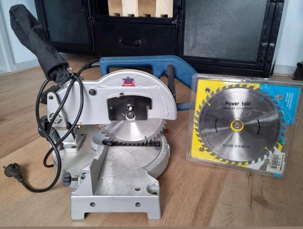 Keurige afkortzaag inclusief nieuw zaagblad, Doe-het-zelf en Verbouw, Gereedschap | Zaagmachines, Topcraft/FERM, 70 mm of meer