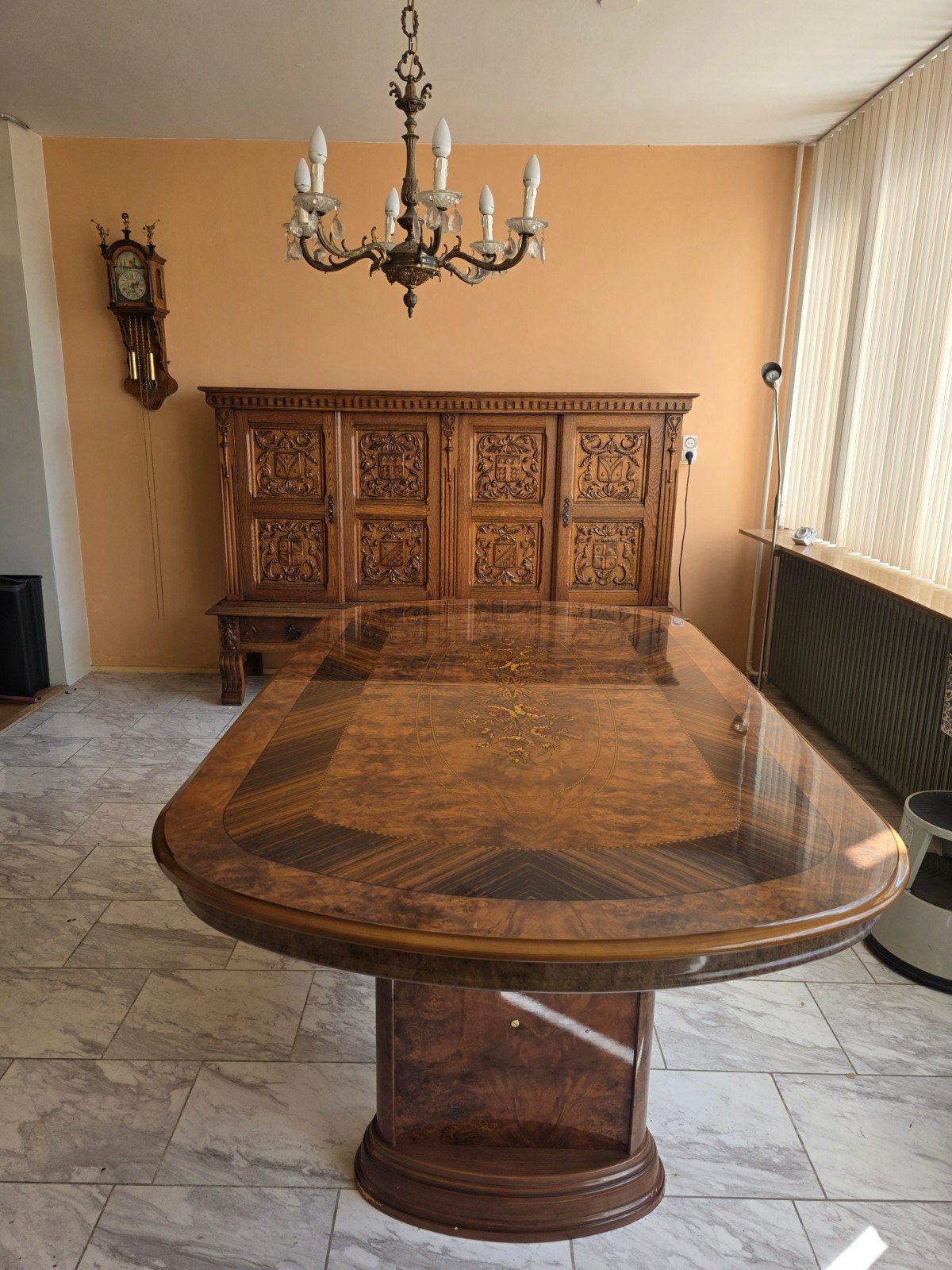 Antieke inboedel: Jugendstil kasten, klokken, lampen, Ophalen