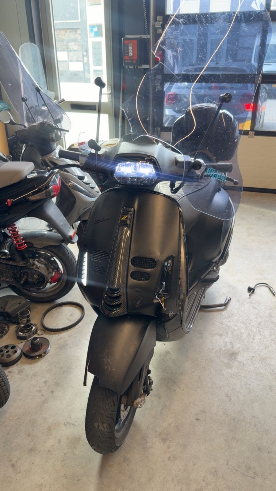 Vespa Sprint a1 300cc met schade - Opknapper/Onderdelen, Ophalen of Verzenden, Gebruikt