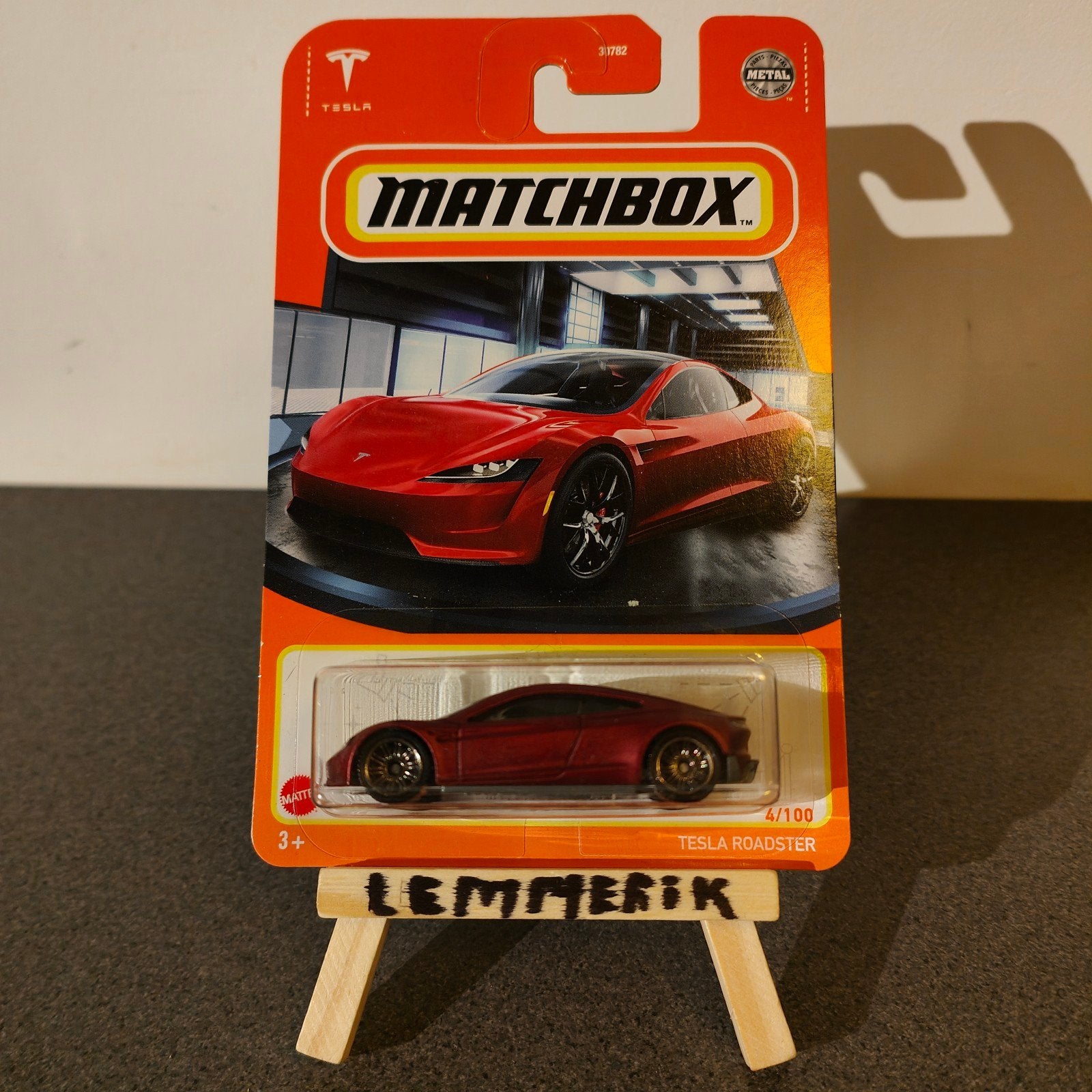 Matchbox Long Card Tesla Roadster - Nieuw in verpakking, Hobby en Vrije tijd, Modelauto's | Overige schalen, Ophalen of Verzenden