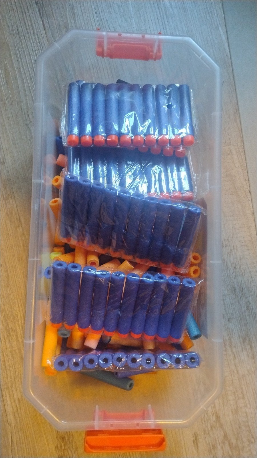 Grote voorraad Nerf pijltjes in handige opbergbox, Ophalen, Gebruikt, Jongen of Meisje