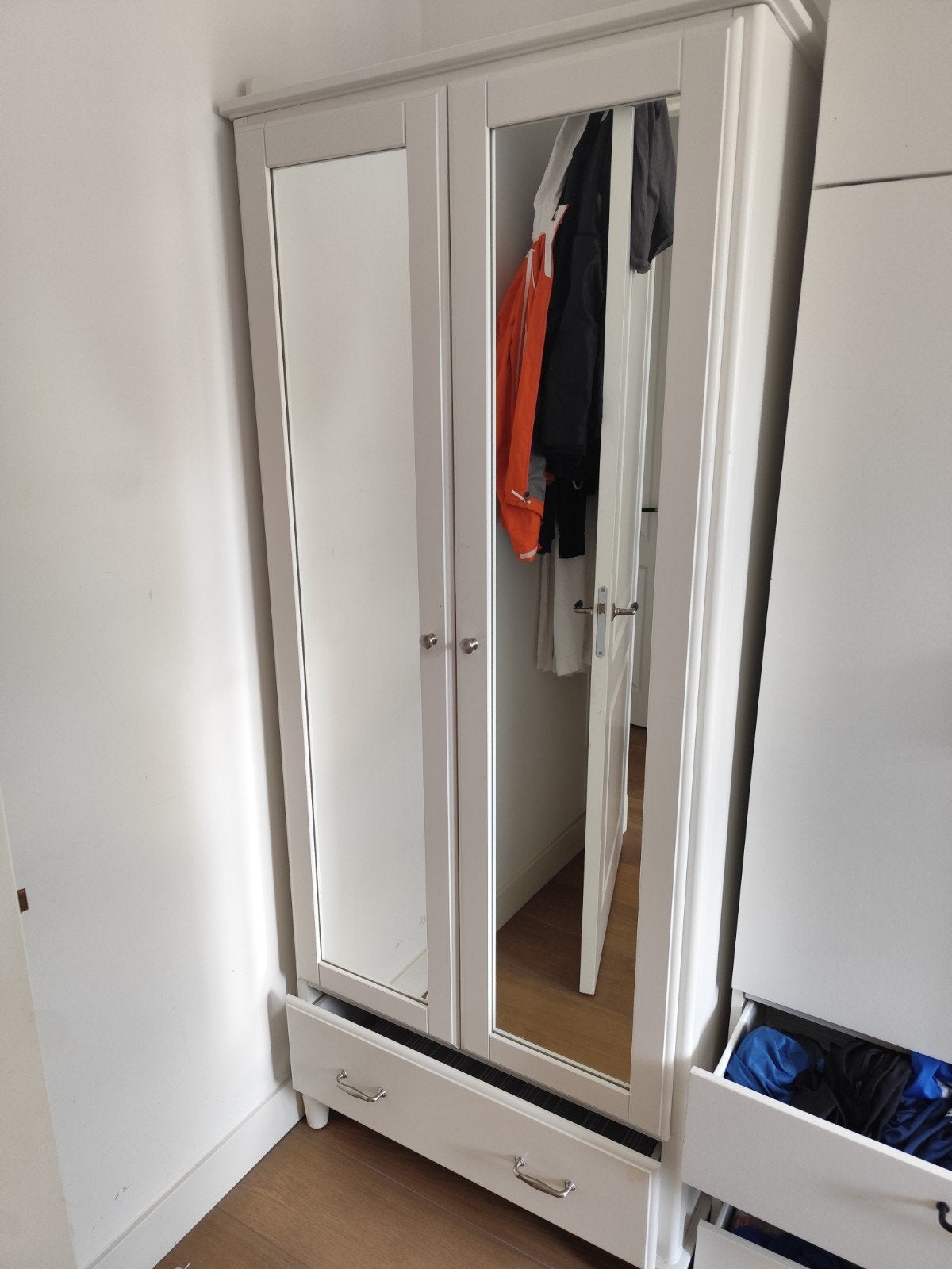 Witte tyssedal kledingkast met spiegeldeuren en lade, Huis en Inrichting, Met deur(en), Gebruikt, Modern, 150 tot 200 cm
