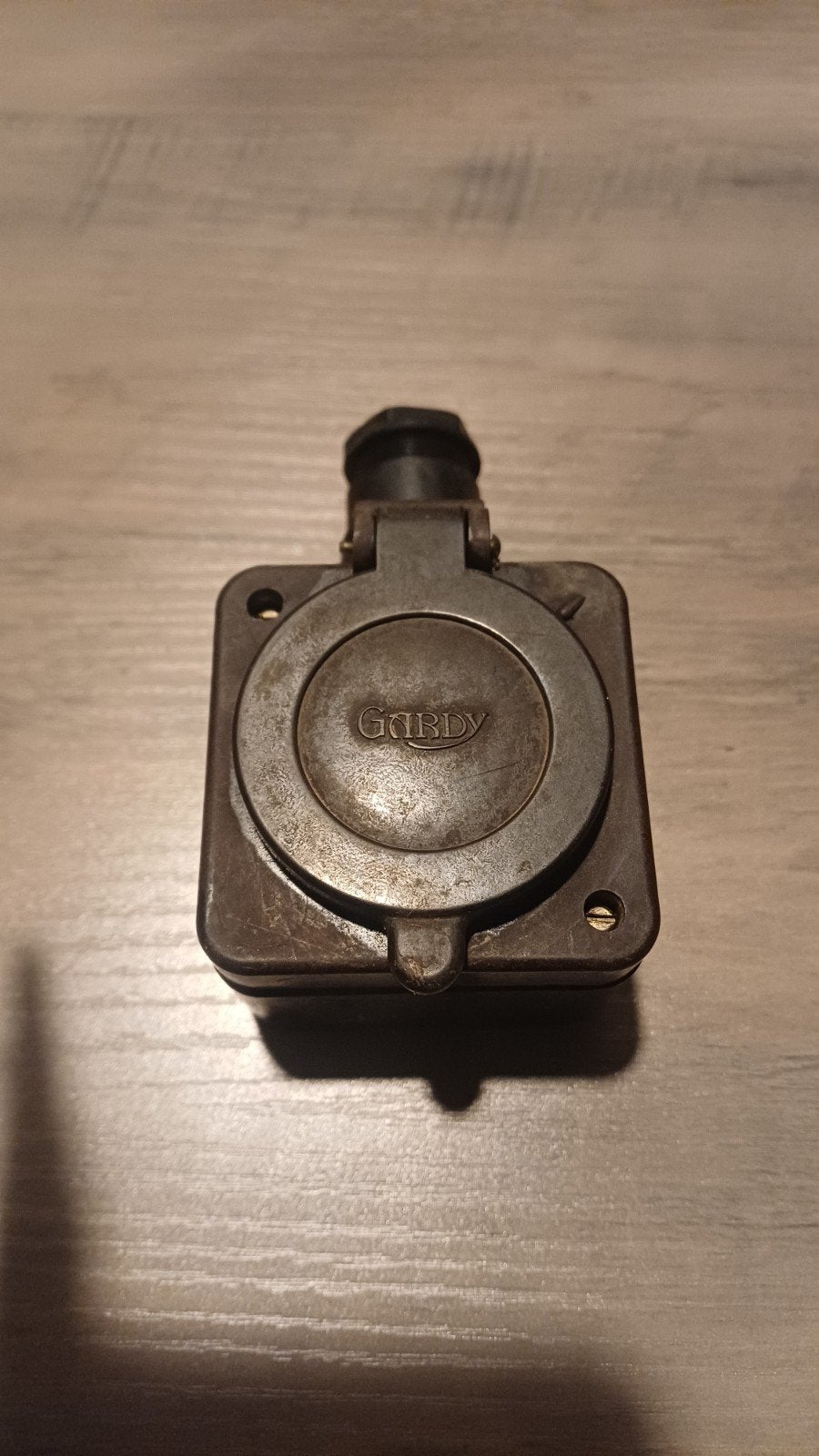 Gardy bakelieten 230v stopcontact met ra opbouw, Ophalen of Verzenden, Zo goed als nieuw, Stopcontact