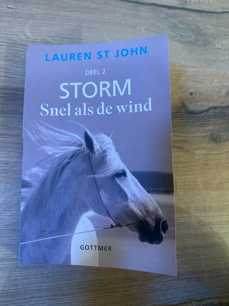 Storm: Snel als de wind - Lauren St John (Deel 2), Boeken, Ophalen of Verzenden, Zo goed als nieuw