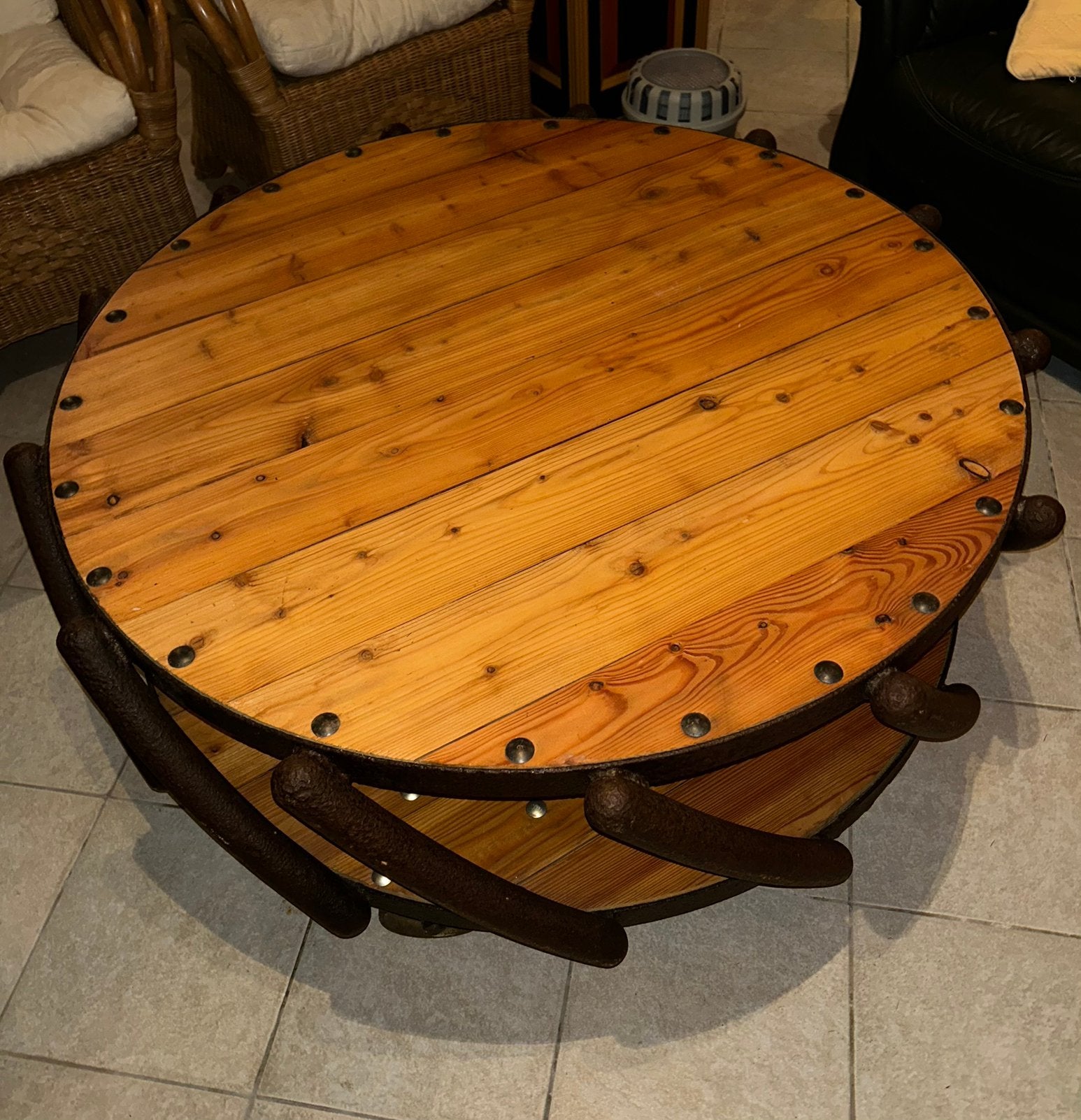 Salontafel is kooiwiel onderstel agri industriële look, hout, Ophalen, 50 – 75, Gebruikt, Rond